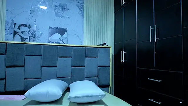 Im-Lola live sex cam