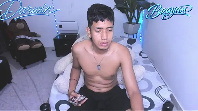 darwinandbrayann's cam snapshot