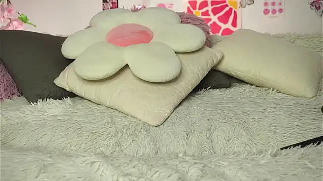 AmiLewis live sex cam