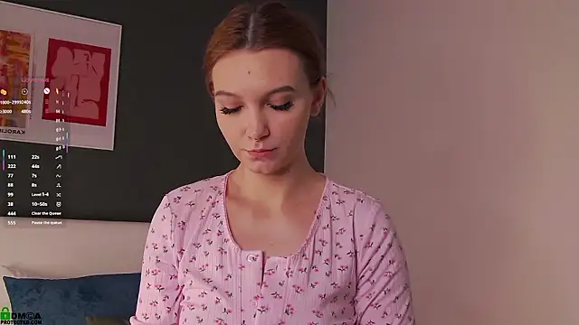 SaraHearts live sex cam