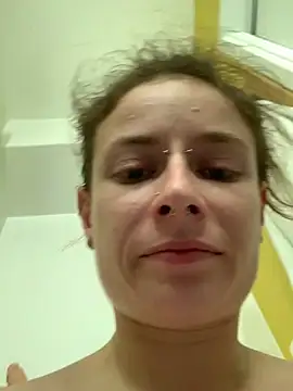 GoldenPussy1329 live sex cam