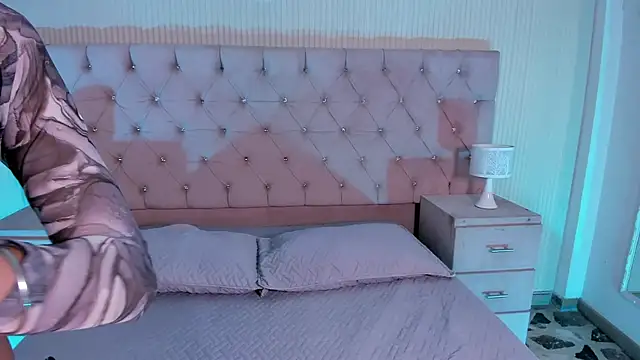 VictoriaMonroee_ live sex cam