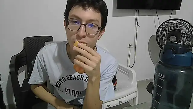 Kevintdx live sex cam