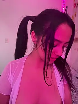 laraa_rous's cam snapshot