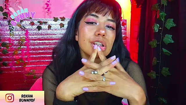 Roxanbunny1's cam snapshot