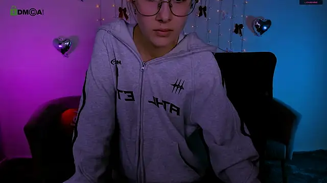 mona_cloud's cam snapshot