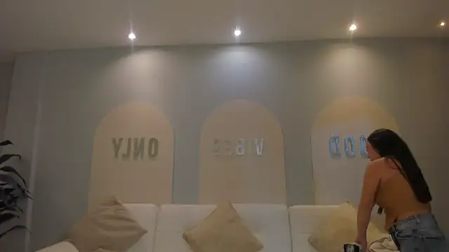 AliceHarper_'s cam snapshot