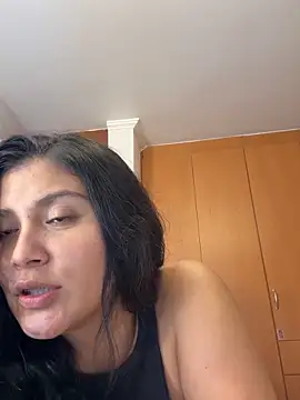 kinky_mila@xh's cam snapshot