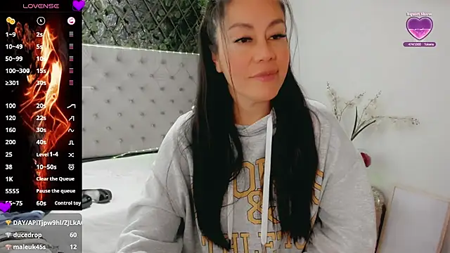 j_lovee's cam snapshot