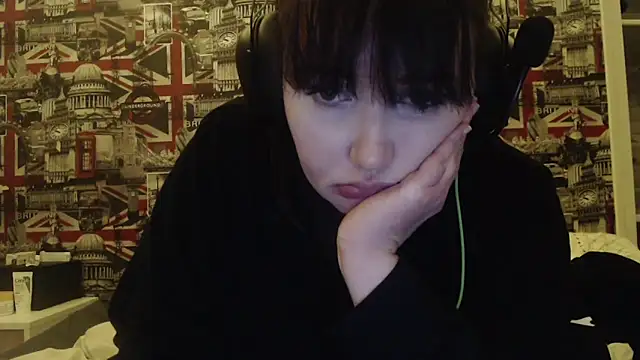 Lynylou live sex cam