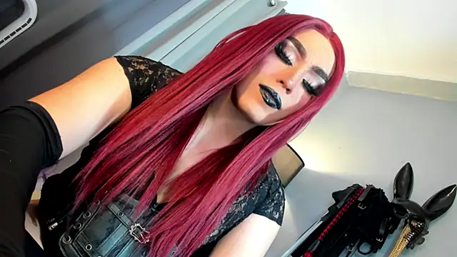 DominaAurumXXX live sex cam