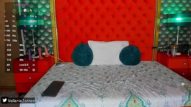 VallerieJones live sex cam