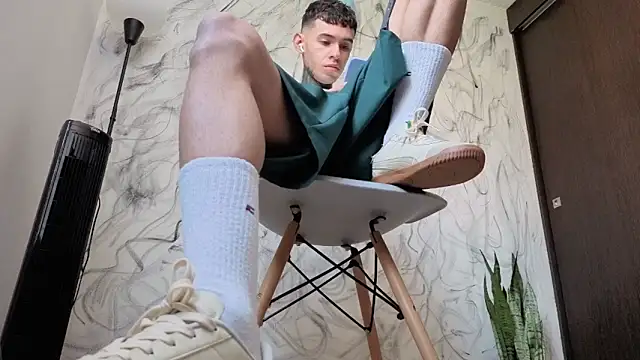 Saturno_v live sex cam