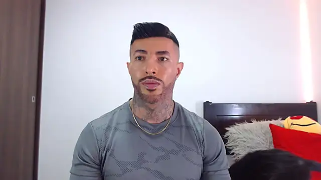 andrea_de_lucaa's cam snapshot