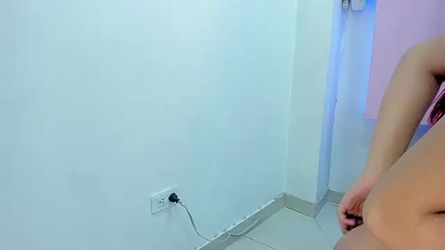 Nikki_and_Mayk's cam snapshot