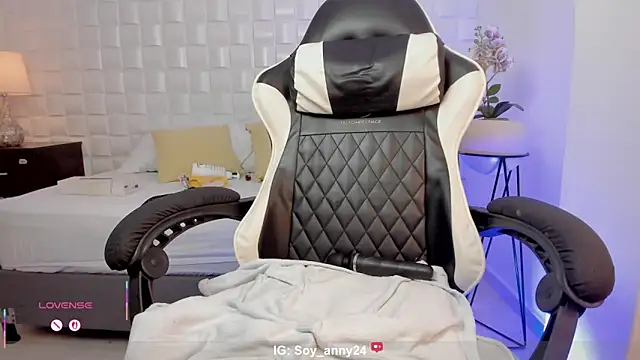 anny_rouse24's cam snapshot