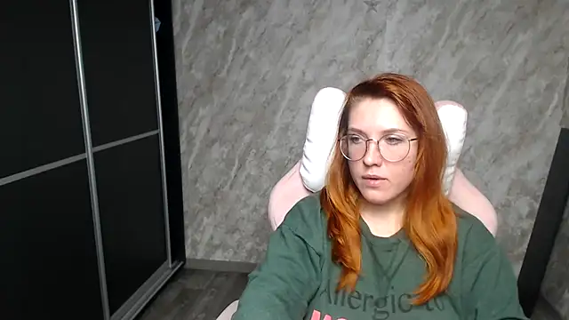 Reginasmilee live sex cam