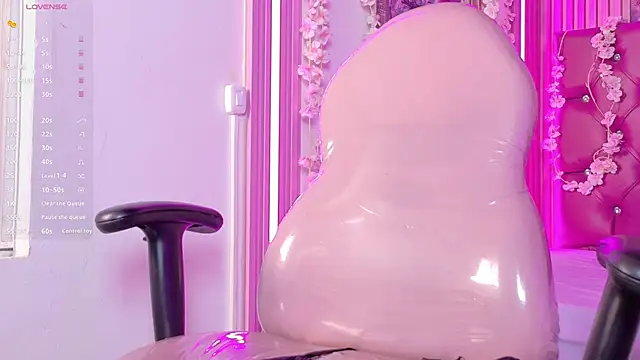 KittyLatina_02's cam snapshot