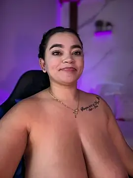 elizaferrer_'s cam snapshot