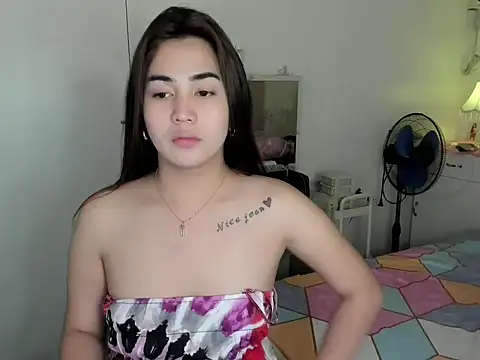 nica_doll live sex cam