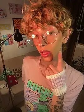 lyamthommpson's cam snapshot