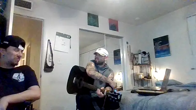 Tallhungandcloudy's cam snapshot