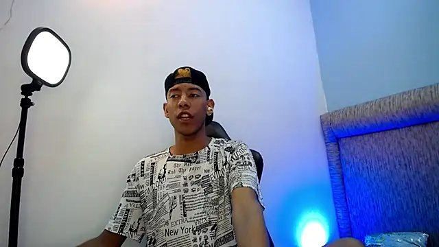 Taylerr_19's cam snapshot