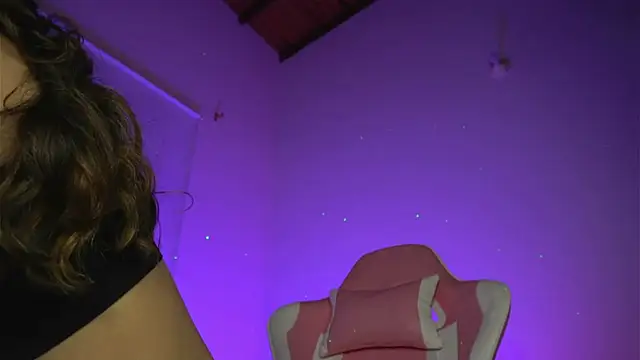 little-Emma's cam snapshot