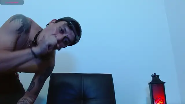 SkinnyDevil12's cam snapshot