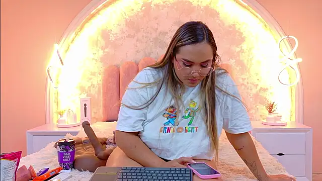 MiaLaurents's cam snapshot