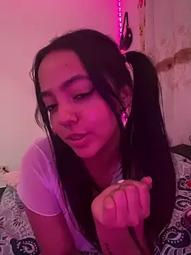 laraa_rous's cam snapshot