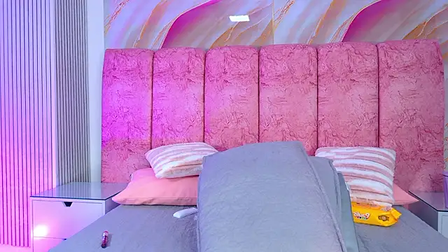 emmacurvy's cam snapshot