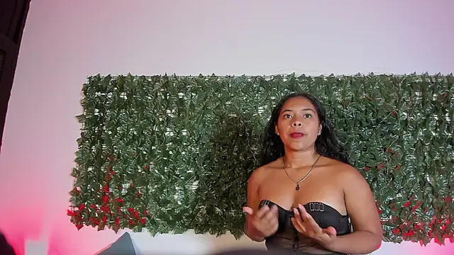 Amayavaldes live sex cam
