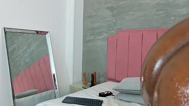 Alaia_Colins's cam snapshot