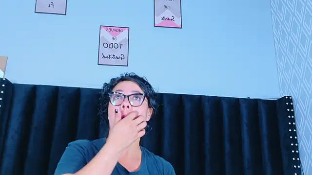 hotlatinateacher's cam snapshot