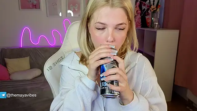 Maya_Rave's cam snapshot