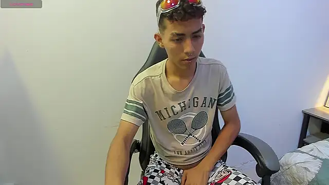 TaylerMiles live sex cam