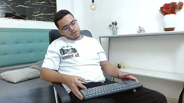 Trevor_Ash's cam snapshot