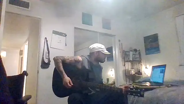 Tallhungandcloudy's cam snapshot