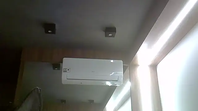 SkinnyKitten live sex cam