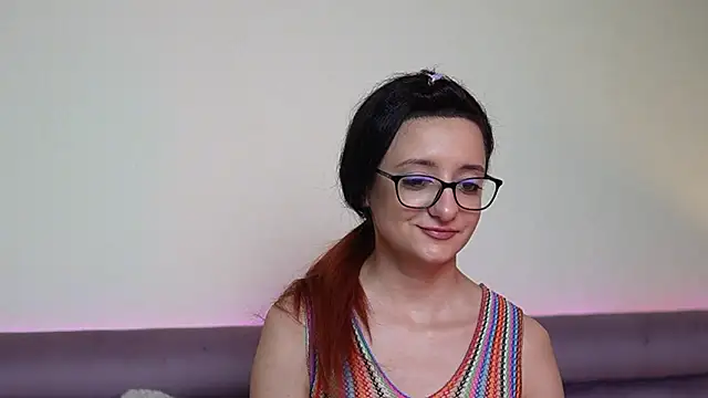 JoelleApril live sex cam