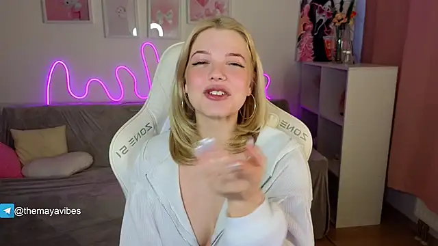 Maya_Rave's cam snapshot