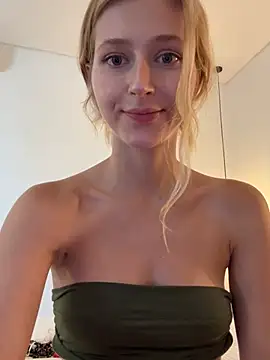 LunaRase live sex cam