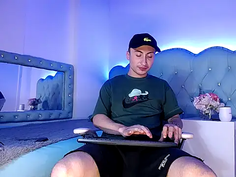 Oliver_Benedet's cam snapshot