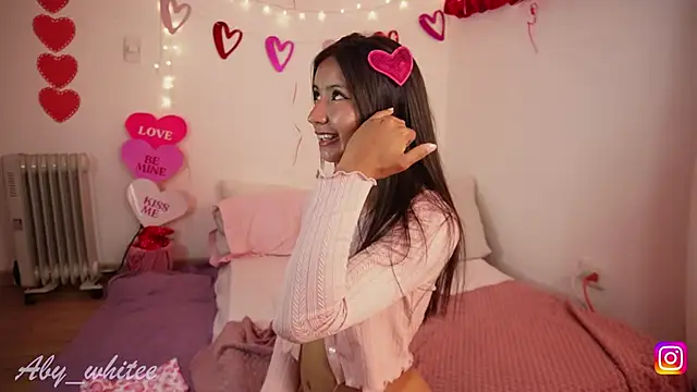 AbyWhitee live sex cam