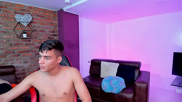 Spaceboys18 live sex cam