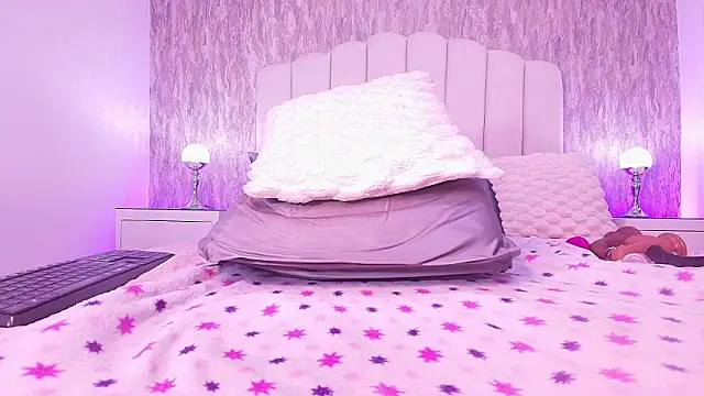 raven_lilith_'s cam snapshot