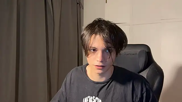 SasukeUhchiaa live sex cam