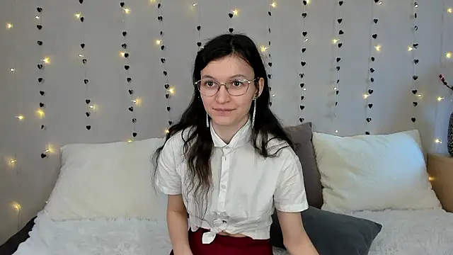 ThoraMarola live sex cam