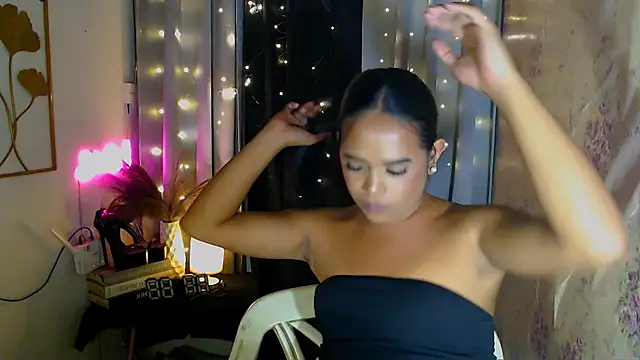 Lorainnelustts live sex cam